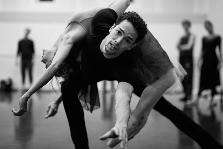 Interdit en Russie pour « propagande LGBT », le ballet Noureev renaît à Berlin