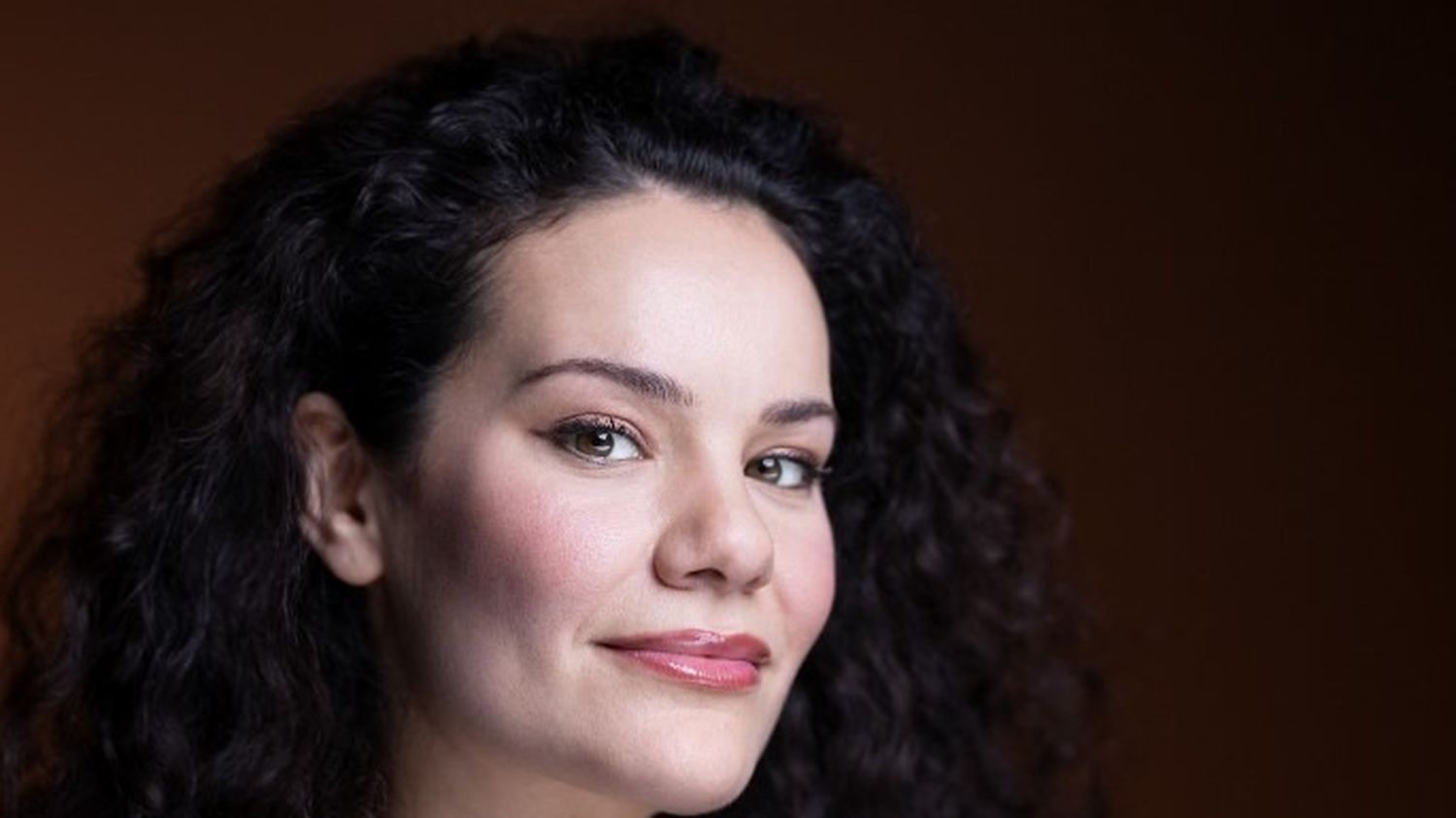 Tamara Bounazou, a soprano nominated for a Victoires award, wants to democratize opera.