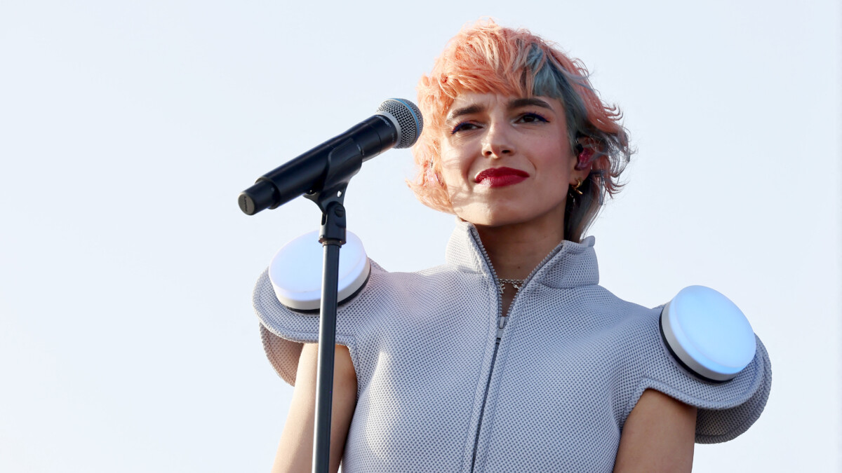 Flore Benguigui revient avec “i330”, un album jazz pour se reconstruire après L’Impératrice