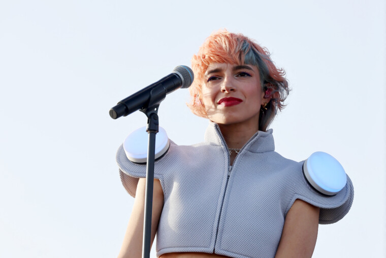 Flore Benguigui revient avec “i330”, un album jazz pour se reconstruire après L’Impératrice