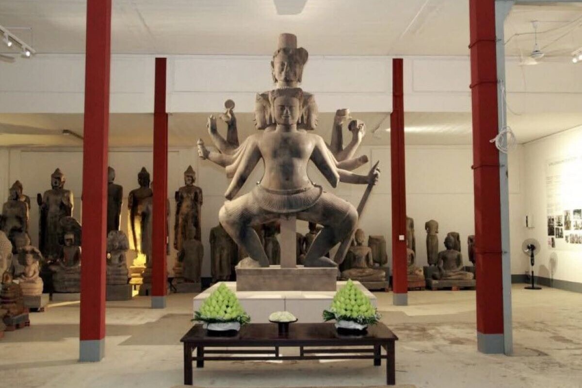 Au Cambodge, une statue de Shiva restaurée après avoir été brisée en milliers de fragments