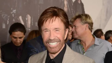 Chuck Norris, du karaté au mythe : retour sur une carrière hors norme