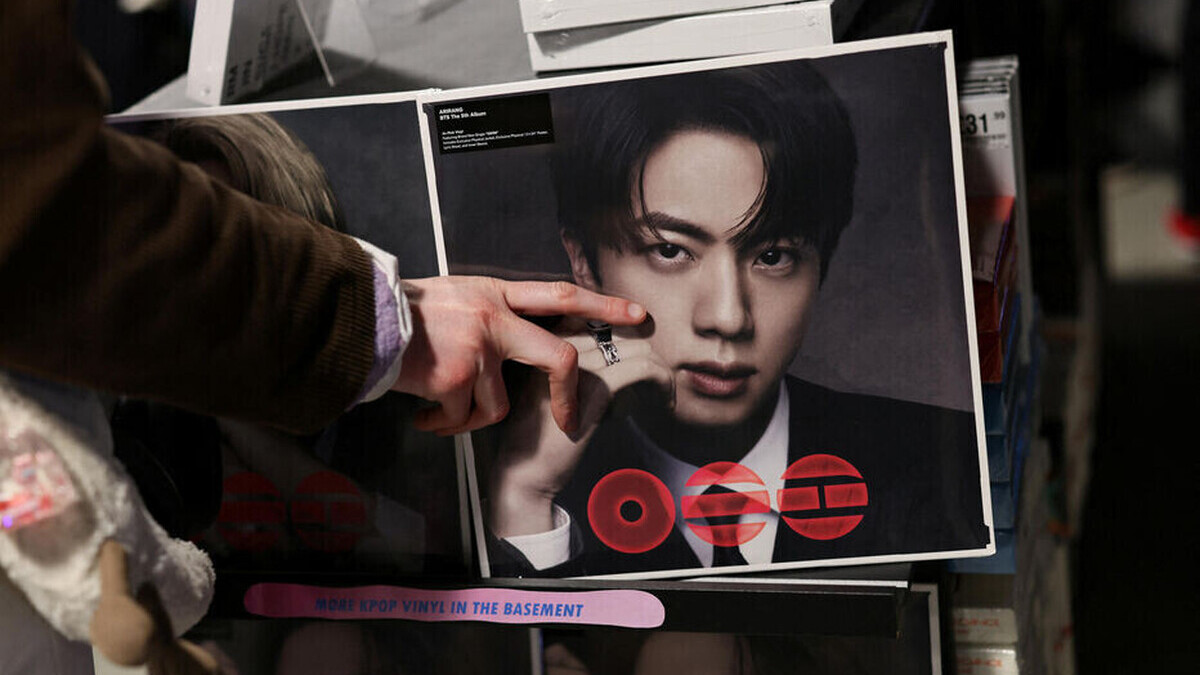 Le boys band coréen BTS revient avec “Arirang”, entre triomphe commercial et fans divisés