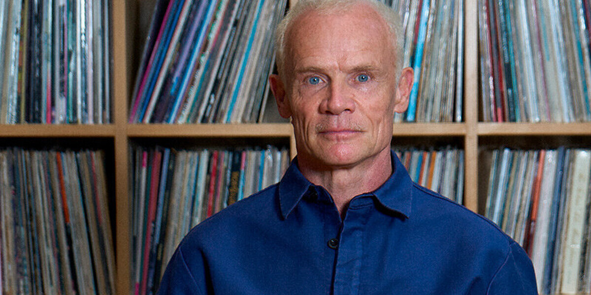 Flea, bassiste des Red Hot Chili Peppers, signe un album jazz bouleversant avec “Honora”