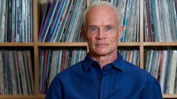 Flea, bassiste des Red Hot Chili Peppers, signe un album jazz bouleversant avec “Honora”