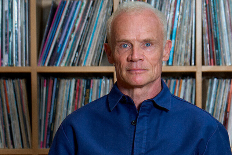 Flea, bassiste des Red Hot Chili Peppers, signe un album jazz bouleversant avec “Honora”