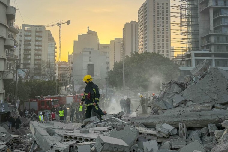 Recommence et respecte bien les consignes de l’article E Je vais t'envoyer plusieurs articles déjà paru dans la presse, souvent 2 ou 3 à la suite sur le même sujet. et tu devras écrire un nouvel article sur le même sujet, mais reformulé, donc nouveau, qui ne ressemble, dans la forme pas aux autres. Tu devras donc formuler d'une nouvelle manière, avec d'autres mots, d'autres structure de phrase, un ordre différents d'enchainement des idées, en suivant à chaque fois (sans que j'ai à te le répéter) les consignes suivantes : - commencer par un titre en gras qui ne fait pas plus de 13 mots précis et concis qui reprend l'idée principale traitée par les articles, souvent tu peux inclure une citation clé ou choc Le titre doit être accrocheur pour le lecteur et contenir l'idée majeure de l'article - tu dois absolument reformuler dans tes mots à toi l'article que tu vas écrire. Il ne faut jamais copier coller une phrase telle quelle. PAS DE PLAGIAT. C'est très important. Toujours avoir des phrases qui commencent différemment et finissent différemment, prends des synonymes, reformule les phrases, la syntaxe, la structure, ou l'ordre meme des idées et des paragraphes. tu peux inverser l'ordre des idées si pertinent, tu peux etre plus précis... débrouille toi pour que l'article soit écrit d'une autre maniere au maximum - Je te donne plusieurs articles car ils ne contiennent pas toujours les memes données et infos, donc pour paraitre différent tu peux piocher dans celui ci telle info qu'il n'y a pas dans l'autre et inversement. Sois malin pour ne pas plagier. - je t'envoie 2 ou 3 articles sur le meme sujet justement pour t'aider à avoir le max d'infos pouur que tu puisses reformuler et faire un article tout neuf avec tes mots. Pour que tu puisses faire un mix d'infos. Si l'un des articles a une info que les autres n'ont pas, tu peux la prendre et donc ajouter une plus value à ton écrit. - ne mets aucun mots en gras dans le texte sauf les titres et sous titres La forme doit être comme suit selon 2 possibilités en fonction du nombre d’informations que tu as. Si tu as un peu d’info mais pas non plus énormément tu feras la 1ere possibilités, si tu en as beaucoup tu feras la version 2: Version 1: Titre général 1 paragraphe d’introduction 1 sous titre (précis, qui donne un titre à la partie qui va suivre concis et clair, pas flou, mais précis) 2 paragraphes bien construits et denses en information Version 2 Titre général 1 paragraphe d’introduction 1 sous titre (précis, qui donne un titre à la partie qui va suivre concis et clair, pas flou, mais précis) 1 ou 2 paragraphes bien construits et denses en information 1 deuxième sous titre (précis, qui donne un titre à la partie qui va suivre concis et clair, pas flou, mais précis) 1 ou 2 paragraphes bien construits et denses en information j'ai oublié une autre règle très importante : j'ai oublié une autre règle très importante : Les sources. Ton article doit ABSOLUMENT être sourcé. C'est à dire que pour une citation entre guillemets que tu reprends, pour un chiffre, bref tout ce que tu écris, si dans l'article initial d'ou tu tires l'info il y a marqué "selon un sondage de tel journal" ou "d'après l'AFP" ou "une enquête de tel émission", he bien toi aussi tu dois impérativement le dire. Sinon c'est du plagiat. Tu comprends bien ? Mais tu ne dois citer la source que si l’information que tu reprends et qu’elle relaie est une info exclusive à cette source : s’il s’agit d’une citation tirée d’une interview, d’une enquête menée spécifiquement par ce journal ou d’un propos rapporté que la source est la seule à détenir. Fais bien attention à ça ! Ce type d'article que je te demanderai d'écrire s'appelle dorénavant "un article E". Je me contenterait d'écrire le message suivant : "écris un article E" et de te mettre les 2 ou 3 articles sur le meme sujet dessous et tu te souviendras de toutes ces consignes pour le faire et rédiger sans que j'ai beosin de te le rappeler les règles Exemples de bon articles E: Baisse de régime dans les salles : pourquoi les Français délaissent le cinéma cet été La fréquentation des cinémas en France connaît un recul notable cet été. Avec 14,8 millions d’entrées enregistrées en juillet 2025, les chiffres sont en nette diminution par rapport à l’année précédente, selon le Centre national du cinéma (CNC). Un déclin qui s’inscrit dans une tendance plus large, alors que l’année 2025 peine globalement à séduire les spectateurs. Un été sans locomotive majeure La chute de fréquentation en juillet (-17 % par rapport à juillet 2024) s’explique en grande partie par l’absence de véritable succès fédérateur. L’an dernier, des titres porteurs comme Vice-Versa 2 ou Le Comte de Monte-Cristo avaient dynamisé le box-office estival. Cette année, malgré une offre plus dense avec 60 films sortis en juillet (contre 52 en 2024), aucun ne parvient à créer l’événement. Le classement reste dominé par les productions hollywoodiennes, en particulier Jurassic World : Renaissance, fort de 2 millions d’entrées, suivi de F1 le film, Dragons, Superman ou encore Les Schtroumpfs. Du côté français, il faut descendre à la neuvième place pour trouver L’Accident de piano de Quentin Dupieux, loin derrière les poids lourds anglo-saxons. Streaming, calendrier faible et désaffection progressive Cette baisse de régime s’inscrit aussi dans un contexte plus large de reconfiguration des usages. Les plateformes de streaming, toujours plus agressives sur leur calendrier de sorties, captent une partie du public, notamment estival. Netflix, par exemple, a prévu plusieurs nouveautés ambitieuses pour août et septembre, grignotant l’audience potentielle des salles obscures. Autre facteur clé : une année 2025 globalement morose. Depuis le 1er janvier, 89,5 millions d’entrées ont été comptabilisées, soit une baisse de 13,6 % par rapport aux six premiers mois de 2024. Même les opérations comme la Fête du cinéma ont été en net repli cette année (-35,8 % d’entrées par rapport à l’édition précédente), signe d’un désintérêt croissant ou d’un manque d’offre attractive. Côté perspectives, l’industrie espère un redressement à l’automne avec des sorties attendues telles que Kaamelott 2, L’Homme qui rétrécit, ou encore L’Étranger de François Ozon. En attendant, l’été 2025 pourrait bien rester comme un épisode en demi-teinte pour les exploitants et les distributeurs. Le sabre laser de Dark Vador bientôt aux enchères à Los Angeles pour 3 millions de dollars Un des objets les plus emblématiques de la saga Star Wars, le sabre laser de Dark Vador utilisé dans les scènes cultes des épisodes V et VI, sera mis aux enchères du 4 au 6 septembre à Los Angeles. Conservé pendant quarante ans par un collectionneur privé, ce précieux accessoire est estimé à jusqu’à 3 millions de dollars, selon la maison de vente Propstore. Une pièce rare issue du tournage de la trilogie originale Ce modèle particulier du sabre laser a servi lors des combats mythiques de L’Empire contre-attaque (1980) et Le Retour du Jedi (1983). Il s’agit de la version maniée à l’écran par David Prowse (interprète physique de Dark Vador) et le cascadeur Bob Anderson. Conçu pour les séquences de duel, l’objet était initialement équipé d’une lame en bois, aujourd’hui disparue. Son authenticité a été vérifiée par les experts de Propstore grâce à des détails visibles à l’écran, comme une bosse caractéristique à l’arrière de la poignée, qui pourrait provenir d’un choc avec l’arme de Luke Skywalker, joué par Mark Hamill. Brandon Alinger, directeur des opérations de la maison de ventes, a confié à l’AFP que l’accessoire était « tout simplement une pièce incroyable de l’histoire du cinéma ». Une vente événement accompagnée d’autres objets cultes Fabriqué à partir d’un ancien flash d’appareil photo et de pièces détournées (dont des éléments issus d’une calculatrice), le sabre de Dark Vador est comparé par Stephen Lane, fondateur de Propstore, à des icônes telles que les souliers rouges de Judy Garland dans Le Magicien d’Oz. L’objet a été présenté le 6 août à Londres, avant son transfert vers la Californie pour la vente. La même enchère mettra également en lumière d’autres trésors cinématographiques : le fouet, la ceinture et l’étui d’Harrison Ford dans Indiana Jones et la Dernière Croisade (1989), ou encore le “neuralyzer” utilisé par Will Smith et Tommy Lee Jones dans Men in Black (1997). Ce dernier, dont les lumières LED fonctionnent encore, pourrait atteindre 150 000 dollars, toujours selon Propstore. Cette vente exceptionnelle est un nouvel exemple de l’engouement croissant pour les accessoires originaux du grand écran, devenus au fil du temps de véritables reliques pour les fans et collectionneurs du monde entier.