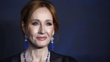 J.K. Rowling valide la série “Harry Potter” et en assure la promotion sur fond de polémique