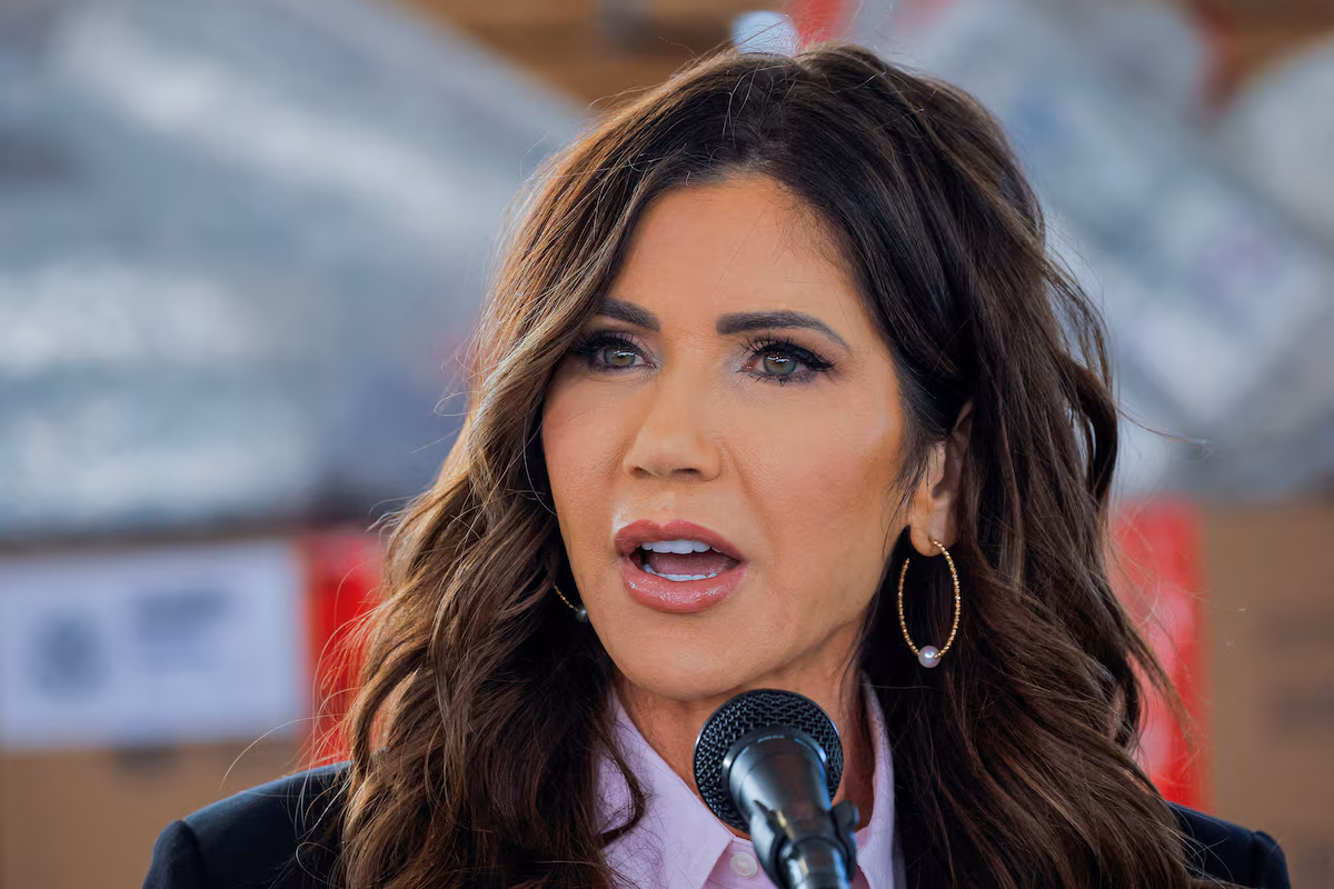 Immigration - Kristi Noem sur la sellette au Sénat pour la politique musclée de l’administration Trump (AP)