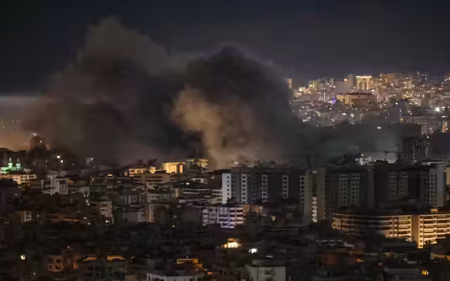 Israël bombarde la banlieue sud de Beyrouth après des tirs de roquettes du Hezbollah
