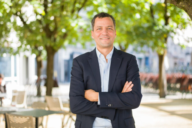 Karim Bouhassoun, un philosophe engagé entre conseil politique et transmission