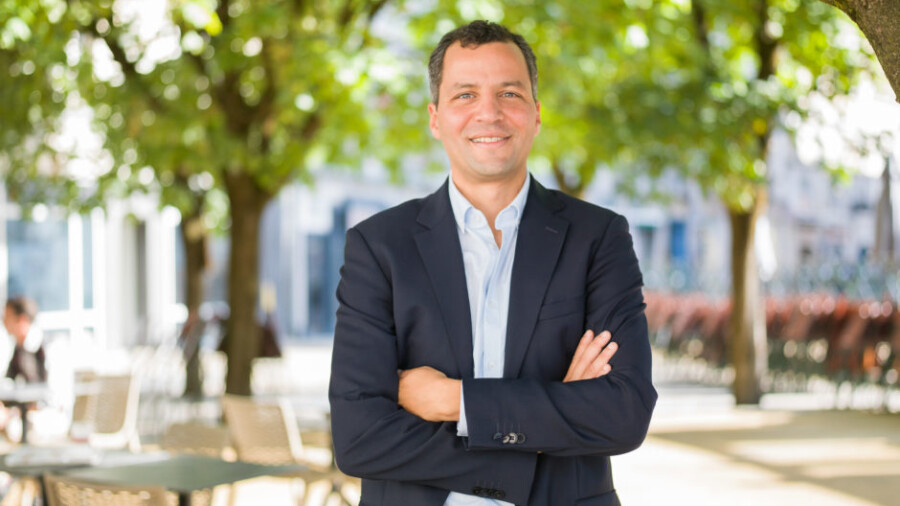 Karim Bouhassoun, a committed philosopher between political advice and transmission