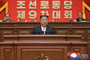 Kim Jong-un inspecte une cimenterie après la fixation de nouveaux objectifs lors d’un congrès du parti (AP)