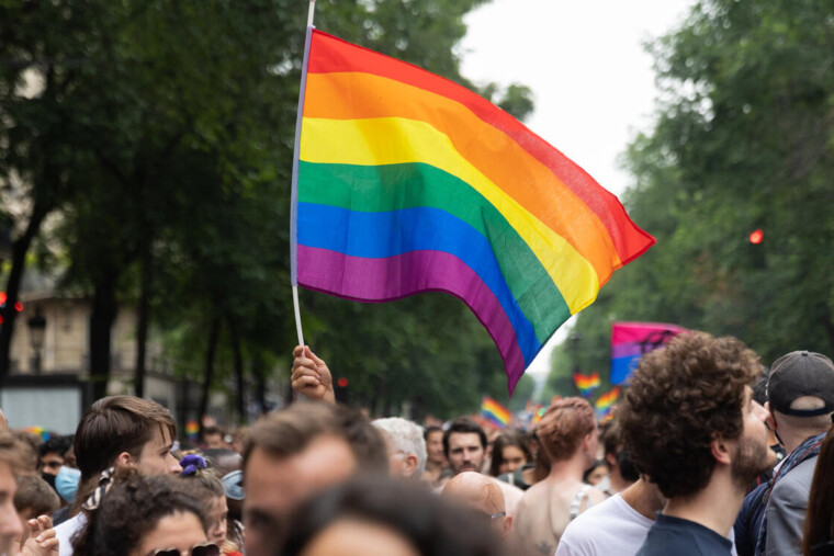 La CNCDH étrille le plan anti-LGBTphobies du gouvernement, jugé trop flou et trop lent
