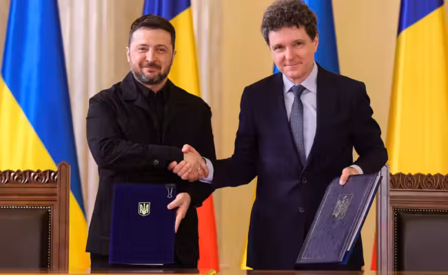La Roumanie et l’Ukraine s’accordent sur une production conjointe d’armements, notamment de drones