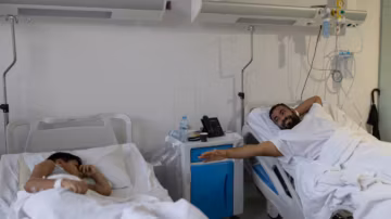 De la guerre à la greffe : le périple bouleversant d’un père syrien pour sauver son fils