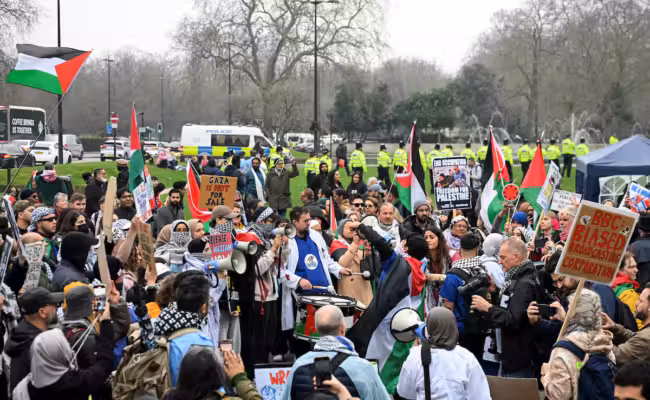 La police britannique utilisera la Tamise pour séparer manifestants pro-iraniens et contre-manifestants à Londres