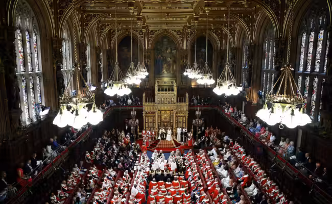 Le Royaume-Uni met fin aux sièges héréditaires à la Chambre des lords