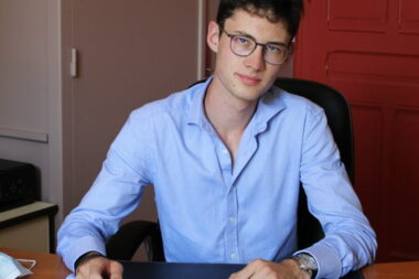 Le plus jeune maire de France, Hugo Biolley, réélu à la mairie de Vinzieux en Ardèche