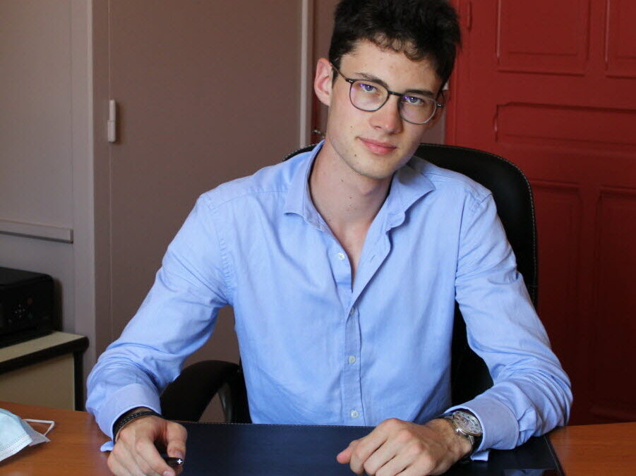 Le plus jeune maire de France, Hugo Biolley, réélu à la mairie de Vinzieux en Ardèche