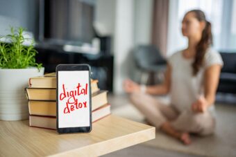 「デジタルデトックス」：ソーシャルメディアから離れるフランス人が増えている