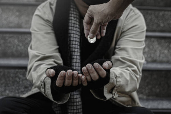 Les interdictions municipales de la mendicité pointées du doigt par le Conseil de l’Europe