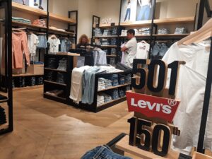 Levi’s accélère sa stratégie de diversification et de montée en gamme