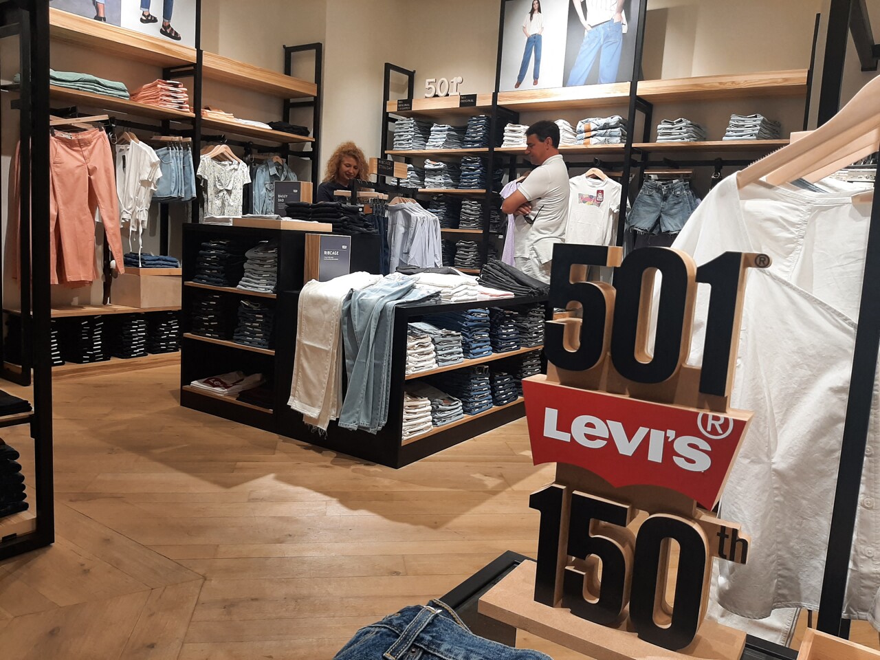 Levi’s accélère sa stratégie de diversification et de montée en gamme