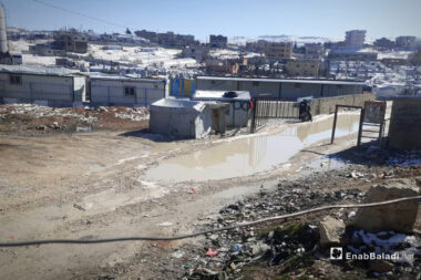 Liban : sous la pluie et sans abri, des familles déplacées fuient la guerre et survivent dans des conditions précaires