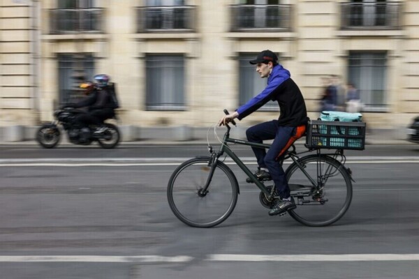 Livreurs de repas, la course s'use: 63 heures par semaine et des revenus sous le Smic Livreurs de repas, la course s'use: 63 heures par semaine et des revenus sous le Smic