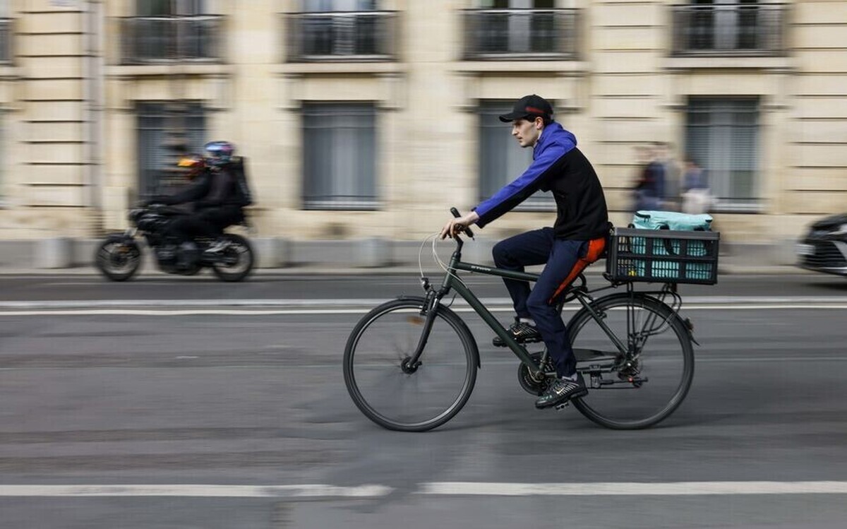 Food delivery drivers, the job is taking its toll: 63 hours a week and earnings below minimum wage