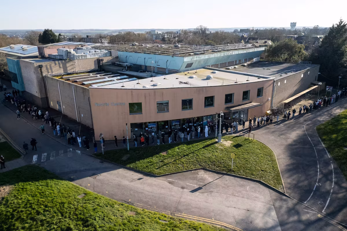 Méningite au Royaume-Uni : l’épidémie dans le Kent déclenche une ruée sur les vaccins et un débat national