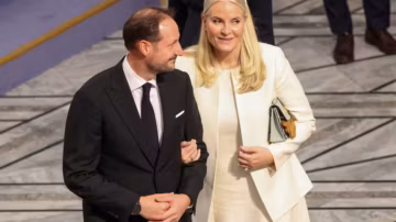 Mette-Marit face au scandale Epstein : la princesse héritière affirme avoir été « manipulée et trompée »