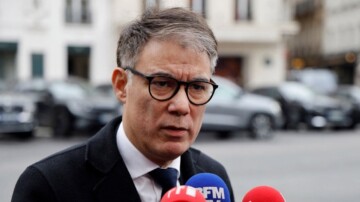 Municipales 2026 : tensions au PS, Boris Vallaud critique Olivier Faure qui renvoie la faute à Jean-Luc Mélenchon