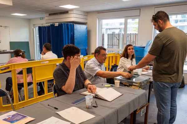 Municipales 2026 : une participation en net recul au premier tour avec 57,1 %