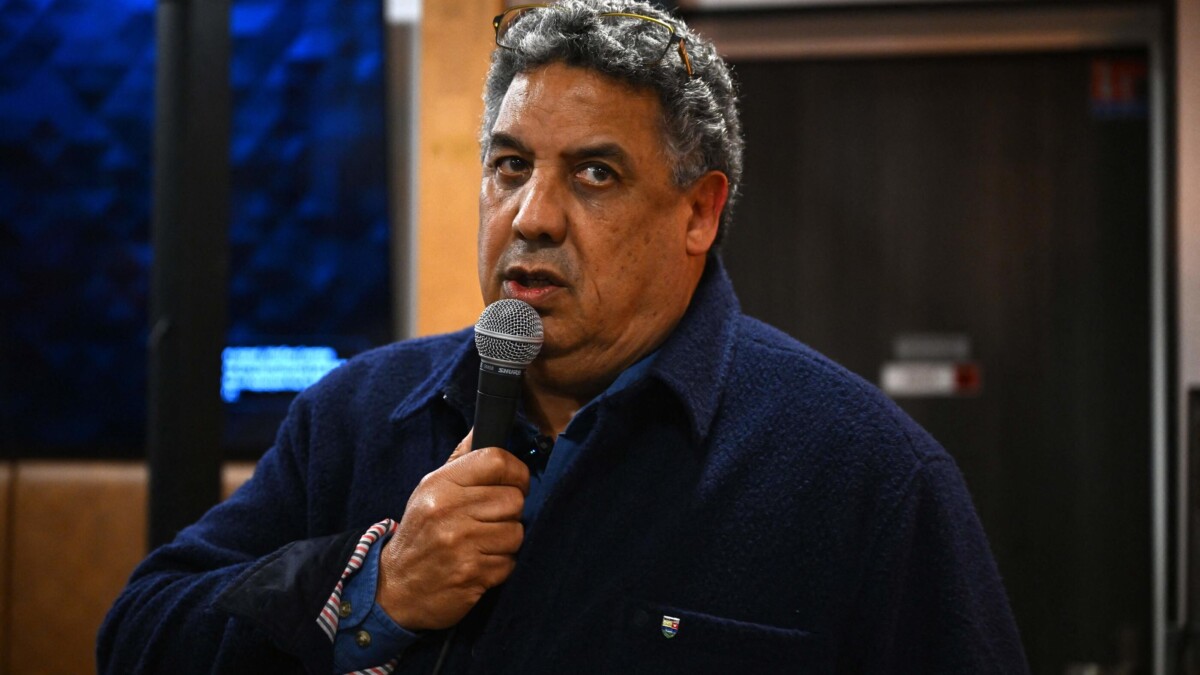 Municipales Biarritz : Serge Blanco élu maire selon la sortante