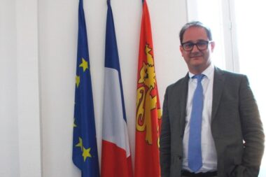 Municipales Louviers : le maire sortant François-Xavier Priollaud en tête devant le député PS Philippe Brun