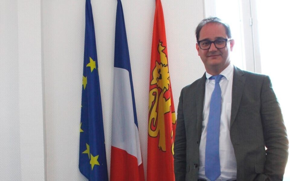 Municipales Louviers : le maire sortant François-Xavier Priollaud en tête devant le député PS Philippe Brun