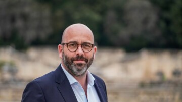 Municipales Nîmes : le communiste Vincent Bouget en tête, le RN battu