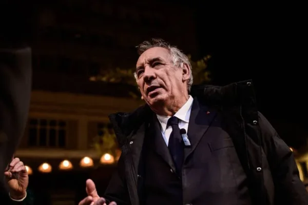 Municipales Pau : Jérôme Marbot (PS) l’emporte, François Bayrou battu PS