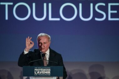 Municipales Toulouse : Jean‑Luc Moudenc en tête devant les candidats de gauche