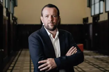 Municipales Villeurbanne : le maire sortant Cédric Van Styvandel en tête au premier tour