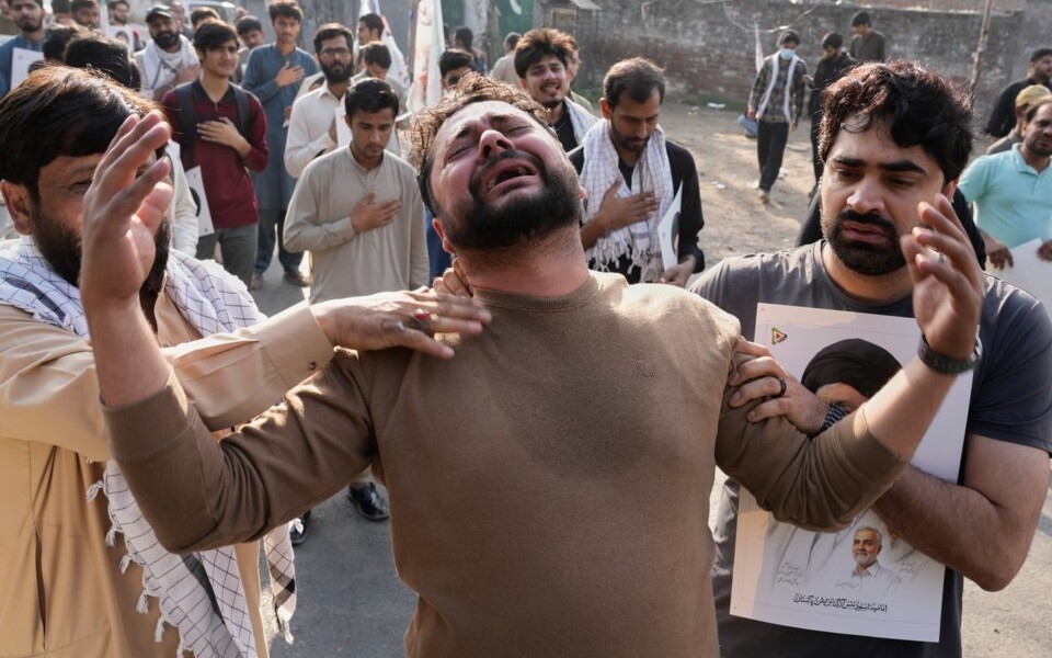 Pakistan - au moins neuf morts après l’assaut du consulat américain à Karachi par des manifestants chiites (AP)