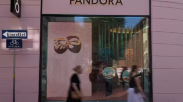 Pandora contourne les droits de douane américains avec un nouveau hub stratégique au Canada