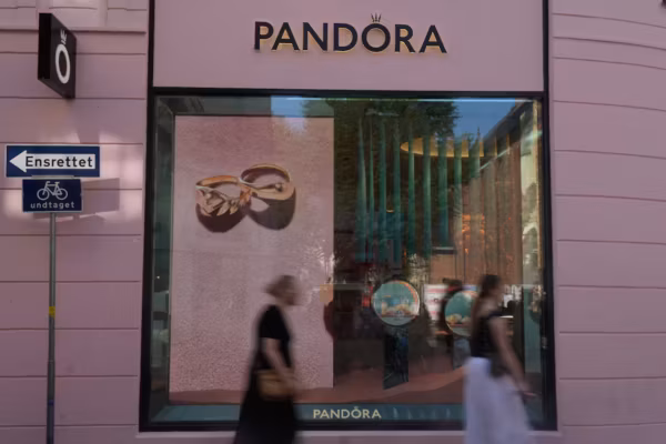 Pandora contourne les droits de douane américains avec un nouveau hub stratégique au Canada