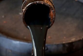 Pétrole : 108 jours de réserve, et la pompe qui s’emballe déjà