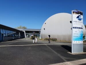 Poitiers : un lycéen de 17 ans poignardé à la sortie des cours, un suspect interpellé