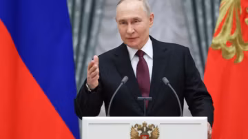 Poutine réaffirme le soutien de Moscou à l’Iran, malgré des doutes sur l’aide réelle