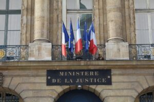 Prénoms bretons et basques : le ministère de la justice  renonce à poursuivre les familles qui utilisent le tilde à l'état civil