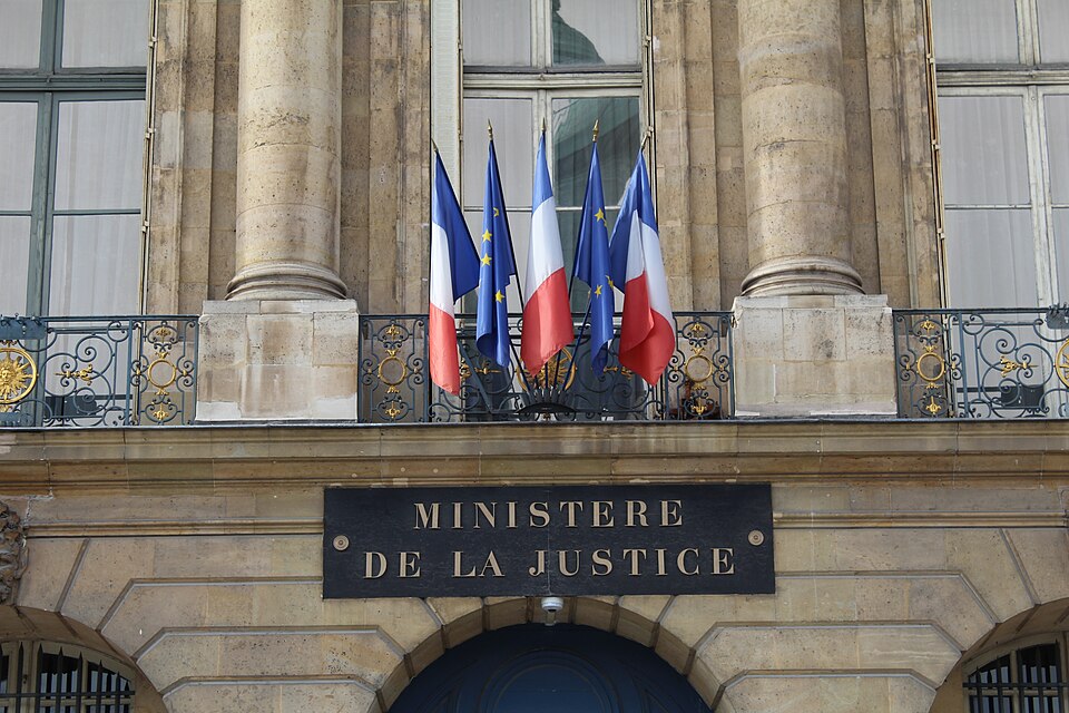 Prénoms bretons et basques : le ministère de la justice renonce à poursuivre les familles qui utilisent le tilde à l'état civil